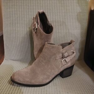 Sonoma Sonya Gray Suede Ankle Boots Sz 7.5 (122625A)